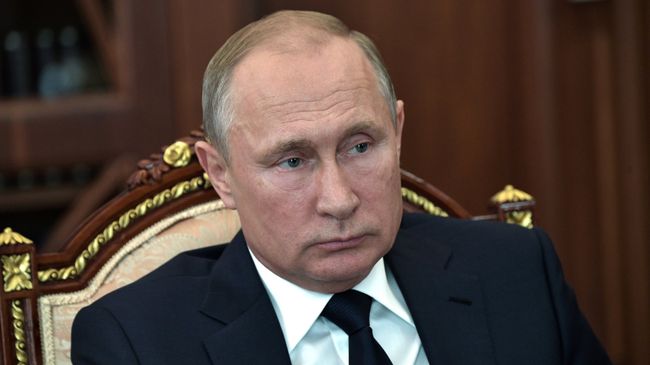 Владимир Путин во время встречи с временно исполняющим обязанности губернатора Кемеровской области Сергеем Цивилёвым. 25 июня 2018