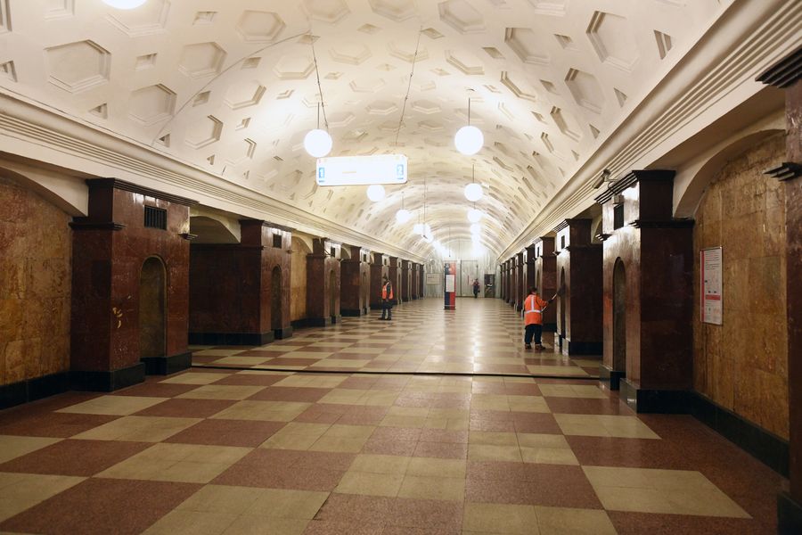 Проведение ремонтных работ на станции метро Красные Ворота Сокольнической линии Московского метрополитена Проведение ремонтных работ на станции метро Красные Ворота Сокольнической линии Московского метрополитена