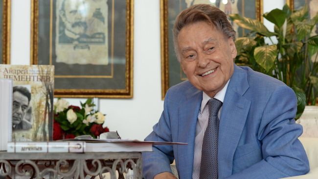 Поэт Андрей Дементьев Поэт Андрей Дементьев