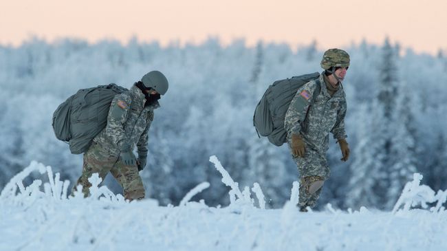 Американские военные во время учений на Аляске. Архивное фото Американские военные во время учений на Аляске. Архивное фото