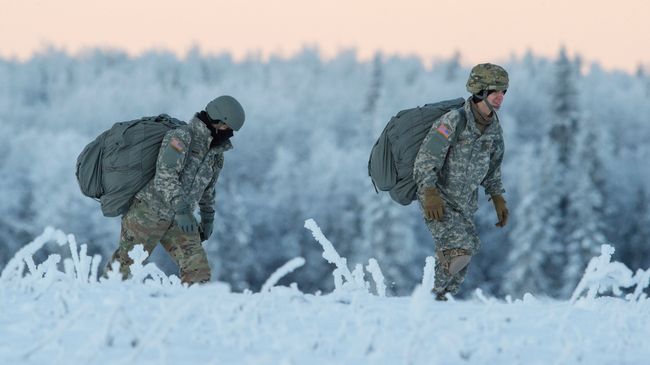 Американские военные во время учений на Аляске Американские военные во время учений на Аляске