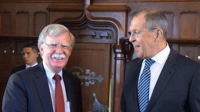 Министр иностранных дел РФ Сергей Лавров и советник президента США по национальной безопасности Джон Болтон. Архивное фото Министр иностранных дел РФ Сергей Лавров и советник президента США по национальной безопасности Джон Болтон. Архивное фото