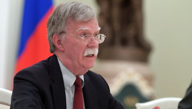 Советник президента США по вопросам национальной безопасности Джон Болтон во время встречи с президентом РФ Владимиром Путиным. 27 июня 2018 Советник президента США по вопросам национальной безопасности Джон Болтон во время встречи с президентом РФ Владимиром Путиным. 27 июня 2018