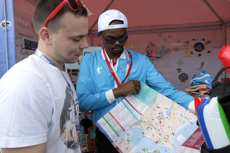 Волонтеры FISU провели день на позициях городских добровольцев Казани Волонтеры FISU провели день на позициях городских добровольцев Казани