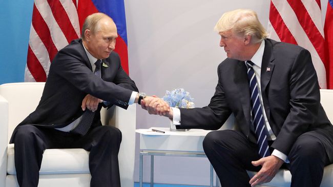 Президент РФ Владимир Путин и президент США Дональд Трамп. Архивное фото Президент РФ Владимир Путин и президент США Дональд Трамп. Архивное фото