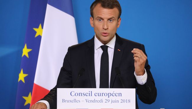 Президент Франции Эммануэль Макрон выступает на пресс-конференции на саммите ЕС в Брюсселе. 29 июня 2018 Президент Франции Эммануэль Макрон выступает на пресс-конференции на саммите ЕС в Брюсселе. 29 июня 2018