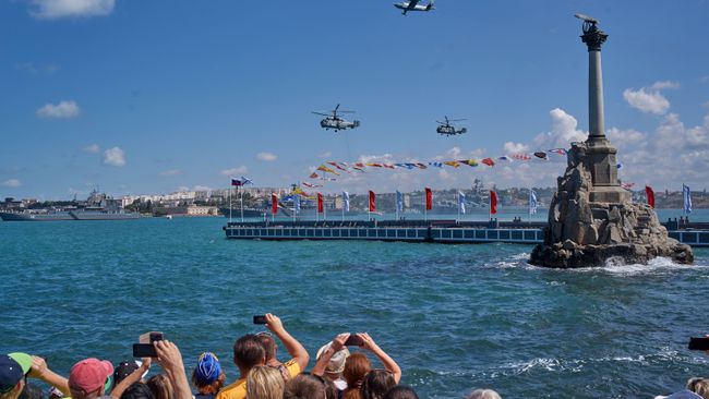 Во время военно-морского парада  в Севастополе. Архивное фото