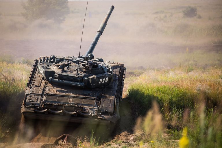 Основной боевой танк Т-72Б1 на полигоне Погоново в Воронежской области
