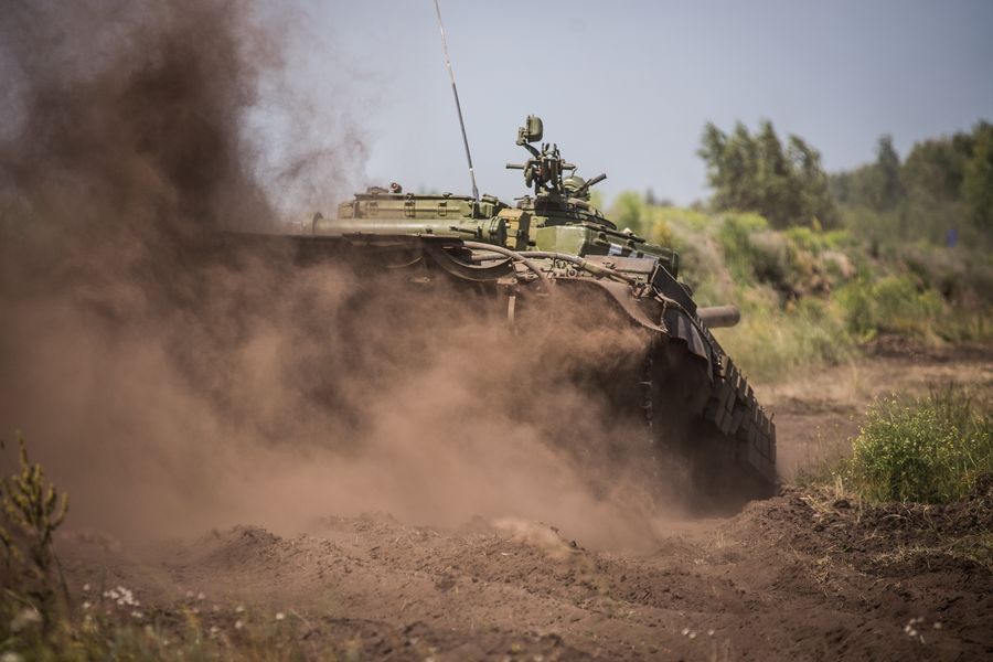 Основной боевой танк Т-72Б1 на полигоне Погоново в Воронежской области Основной боевой танк Т-72Б1 на полигоне Погоново в Воронежской области