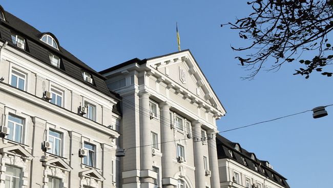 Флаг Украины на здании Службы безопасности Украины (СБУ). Архивное фото Флаг Украины на здании Службы безопасности Украины (СБУ). Архивное фото