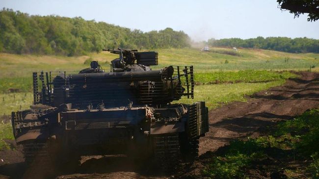 Украинский танк. Архивное фото Украинский танк. Архивное фото