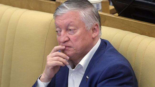 Заместитель председателя комитета Госдумы РФ по международным делам Анатолий Карпов на пленарном заседании Государственной Думы РФ