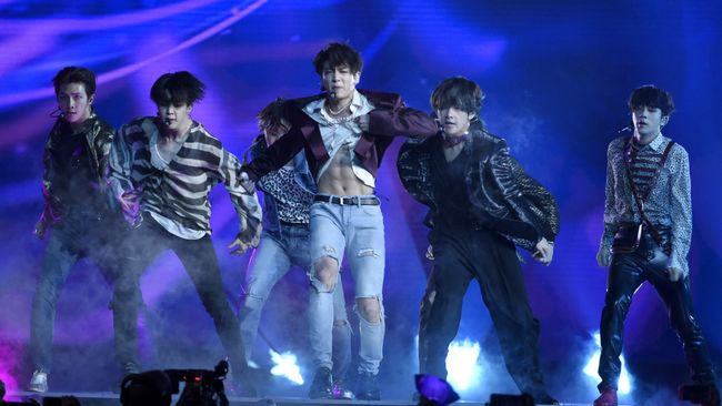 Выступление группы BTS Выступление группы BTS