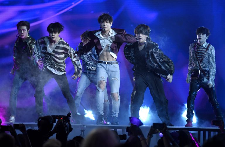 Выступление группы BTS Выступление группы BTS