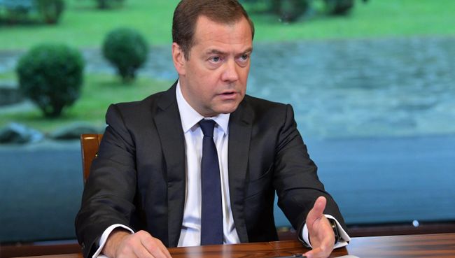 Дмитрий Медведев во время встречи с ректорами российских высших учебных заведений. 4 июля 2018 Дмитрий Медведев во время встречи с ректорами российских высших учебных заведений. 4 июля 2018