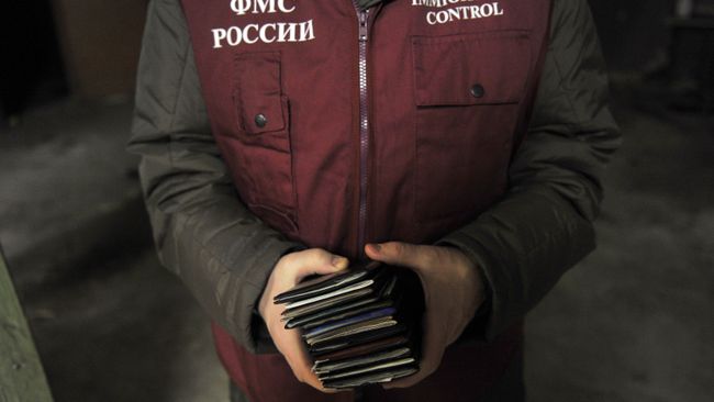 Сотрудник ФМС Сотрудник ФМС