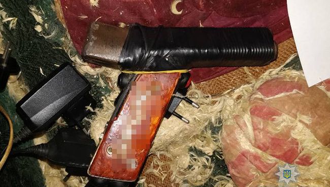 Самодельное огнестрельное устройство, из которого был застрелен студент в украинском Мелитополе Самодельное огнестрельное устройство, из которого был застрелен студент в украинском Мелитополе