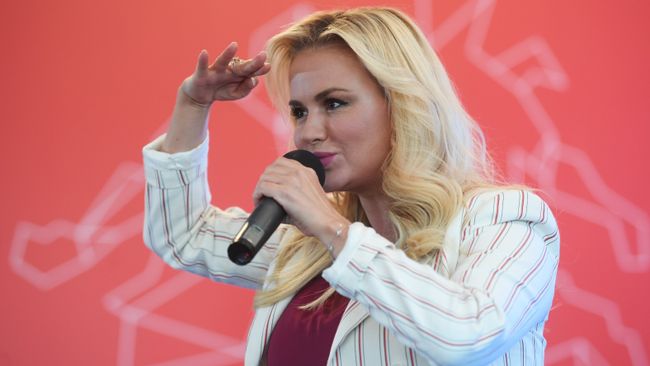 Певица Анна Семенович