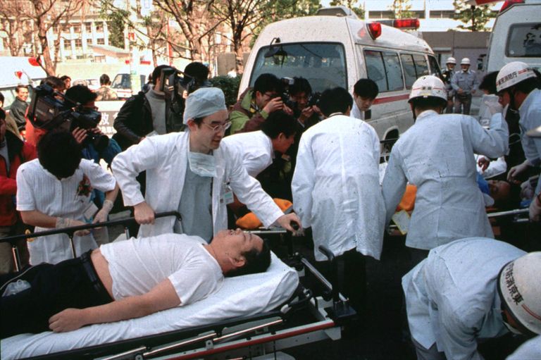 Пассажиры токийского метро, пострадавшие от зарина. 20 марта 1995