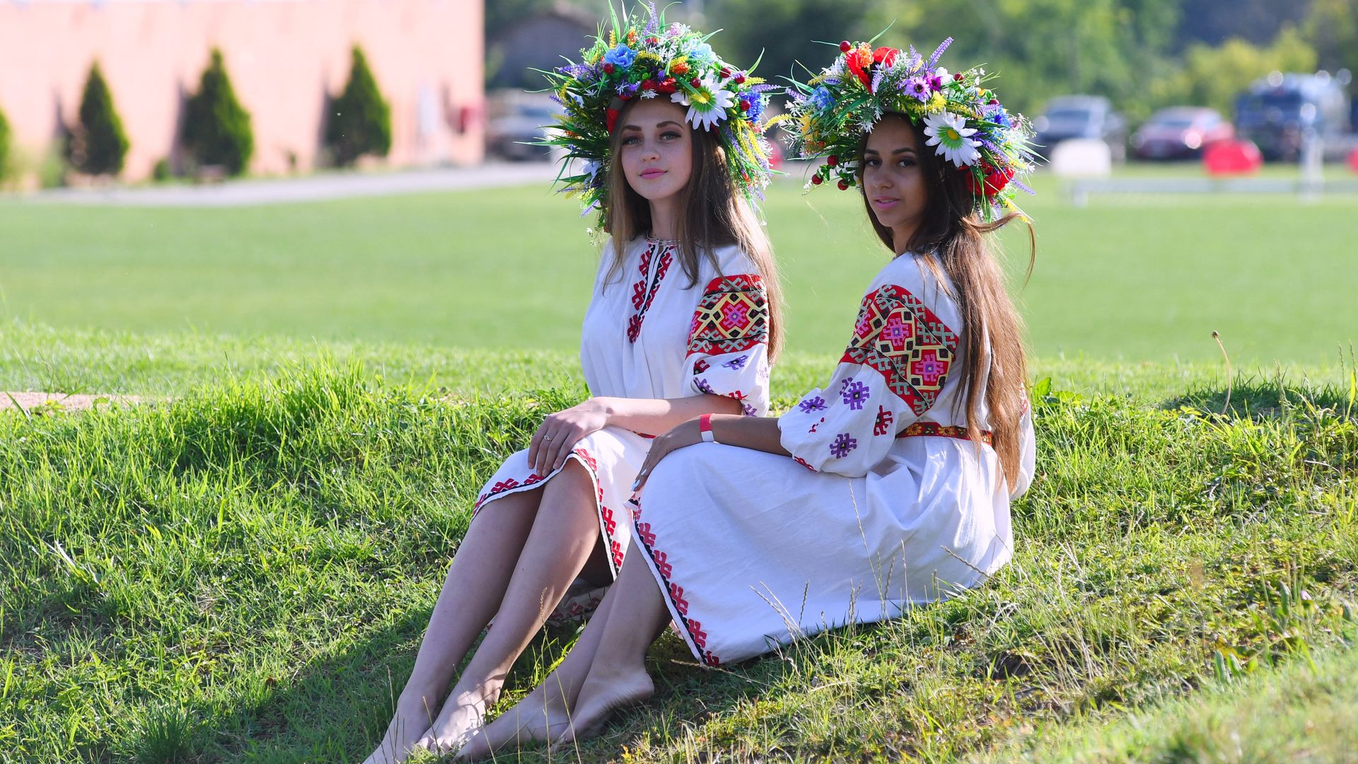 Девушки во время праздника Ивана Купалы в посёлке Куйбышево Бахчисарайского района. 6 июля 2018 Девушки во время праздника Ивана Купалы в посёлке Куйбышево Бахчисарайского района. 6 июля 2018 - РИА Новости, 1920, 28.06.2020