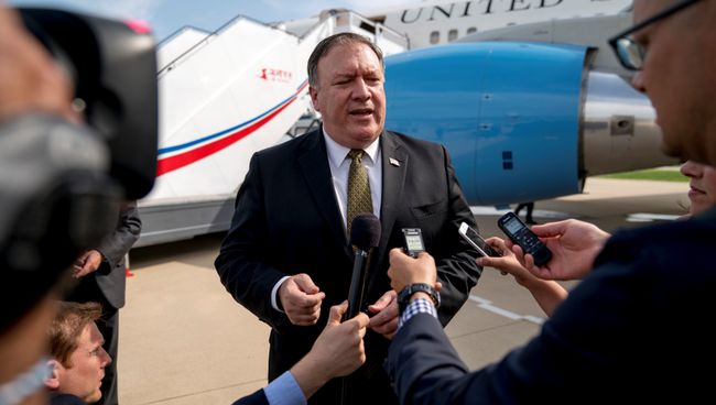 Госсекретарь США Майк Помпео отвечает на вопросы журналистов в Пхеньяне, Северная Корея. 7 июля 2018 Госсекретарь США Майк Помпео отвечает на вопросы журналистов в Пхеньяне, Северная Корея. 7 июля 2018