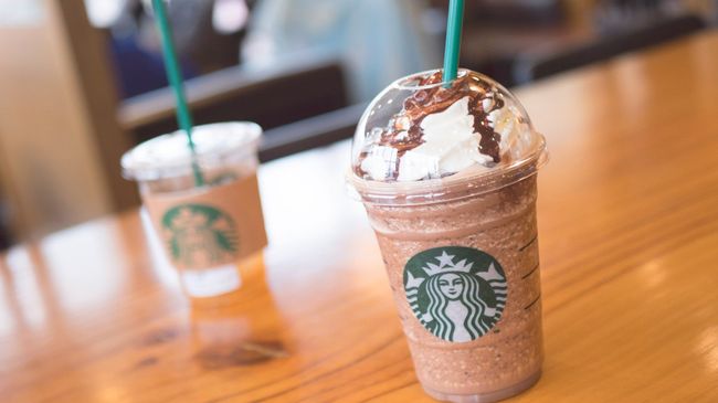 Кофейня Starbucks. Архивное фото Кофейня Starbucks. Архивное фото