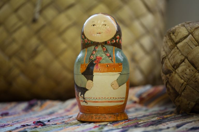 Игрушка Матрешка в музее русской игрушки в Измайловском кремле Игрушка Матрешка в музее русской игрушки в Измайловском кремле