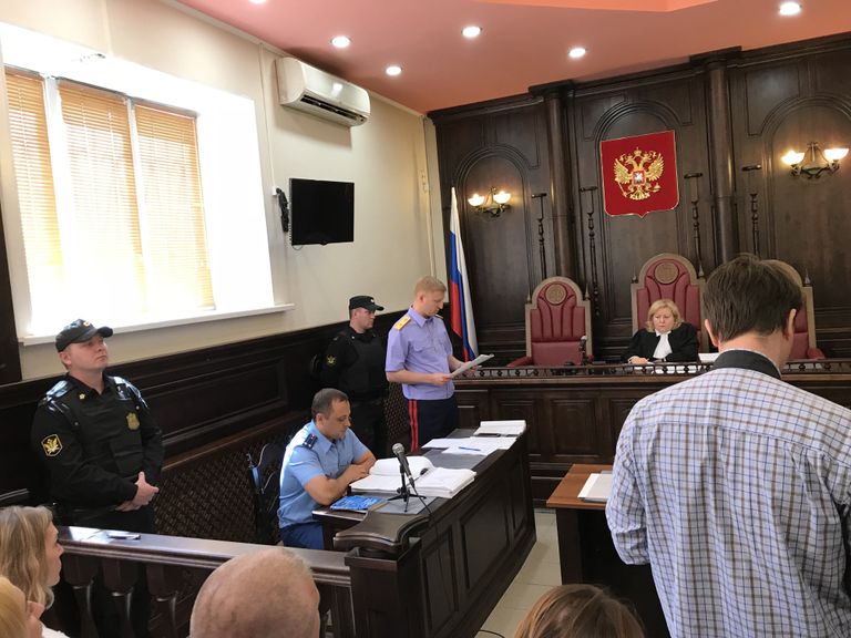 Старший следователь по особо важным делам при председателе СК РФ Габдулин Рустам Рашитович и председатель Центрального районного суда Кемерова Инна Михайленко. 10 июля 2018