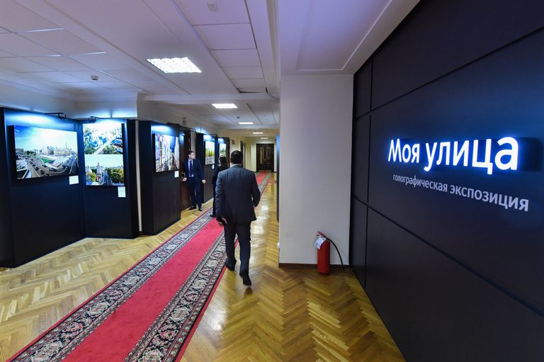 Открытие выставки, посвященной городской программе благоустройства Моя улица, в здании Госдумы. 10 июля 2018