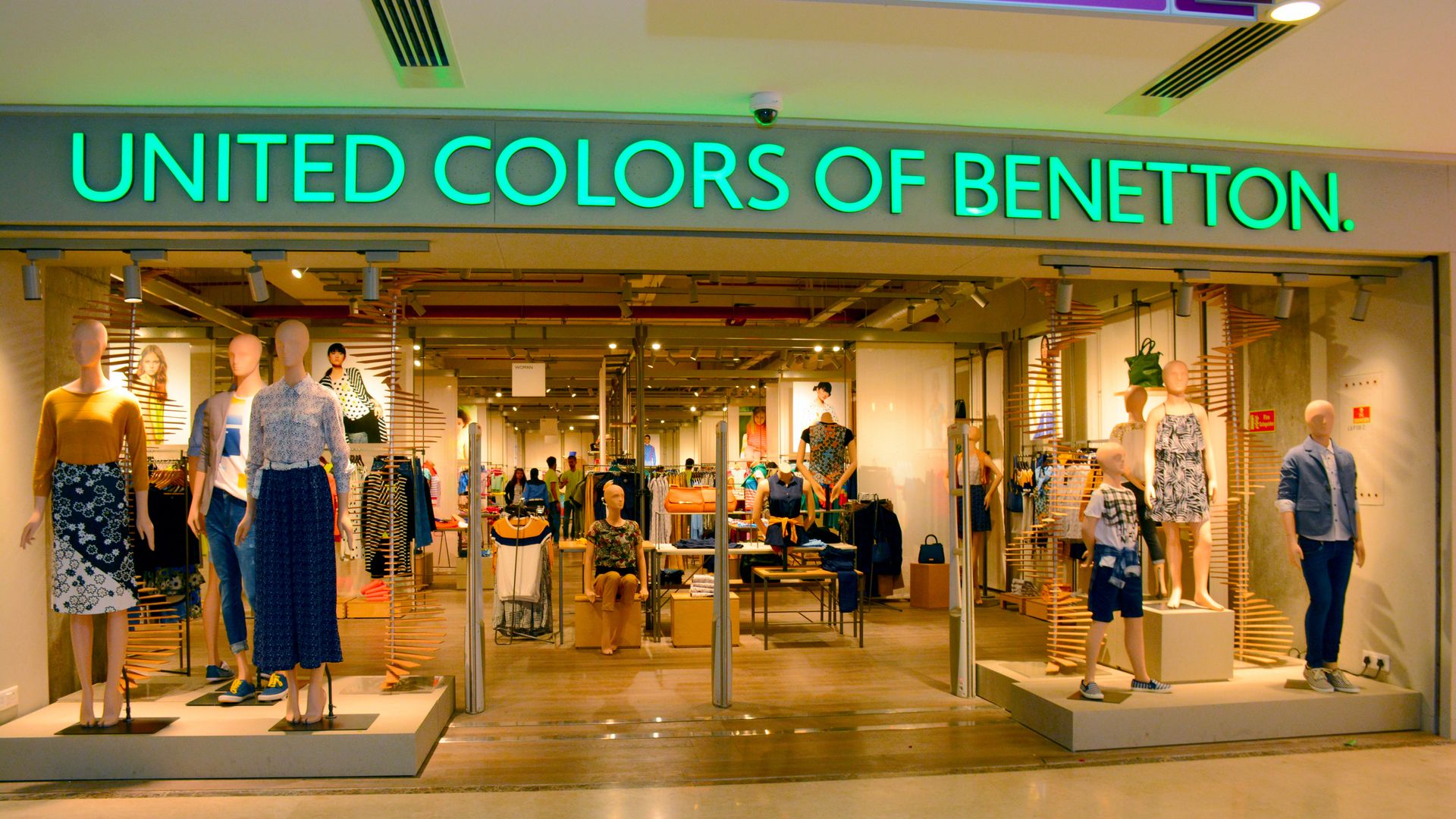 Витрина магазина Benetton Витрина магазина Benetton - РИА Новости, 1920, 29.10.2026