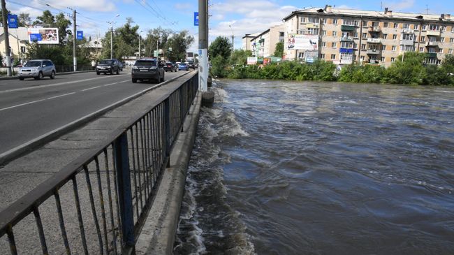 Мост на улице Комсомольская в Чите через реку Читинка. Архивное фото Мост на улице Комсомольская в Чите через реку Читинка. Архивное фото