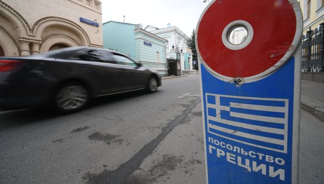 У здания посольства Греции в Москве. Архивное фото