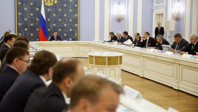 Дмитрий Медведев проводит заседание правительственной комиссии по вопросам социально-экономического развития Северо-Кавказского федерального округа. 11 июля 2018
