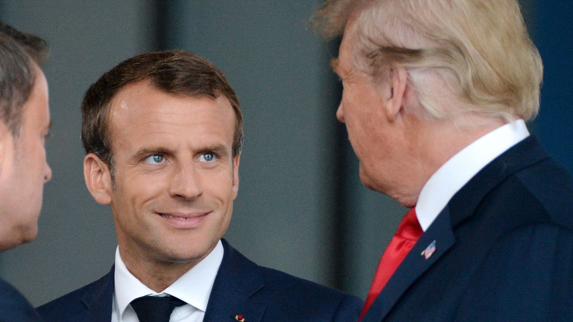 Президент Франции Эммануэль Макрон и президент США Дональд Трамп на саммите НАТО в Брюсселе. 11 июля 2018 Президент Франции Эммануэль Макрон и президент США Дональд Трамп на саммите НАТО в Брюсселе. 11 июля 2018 - РИА Новости, 1920, 30.10.2020