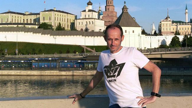 Джастин Уоллей гуляет в Казани по набережной Джастин Уоллей гуляет в Казани по набережной