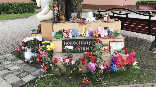 Мемориал в Кемерово, посвященный погибшим в пожаре ТЦ Зимняя Вишня. 14 июля 2018