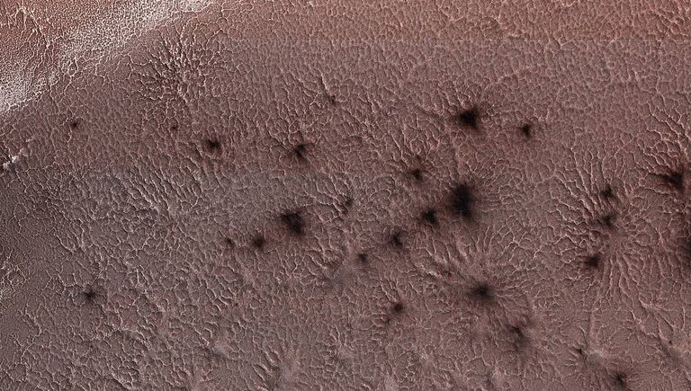 Снимок орбитального аппарата NASA с орбиты Марса с изображением Южного полюса Марса Снимок орбитального аппарата NASA с орбиты Марса с изображением Южного полюса Марса