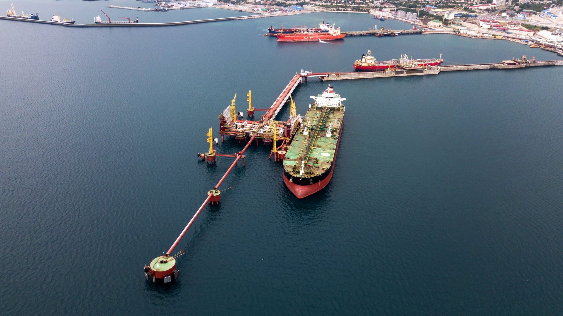 Танкеры у нефтяного терминала Шесхарис в Новороссийске Танкеры у нефтяного терминала Шесхарис в Новороссийске - РИА Новости, 1920, 05.10.2022