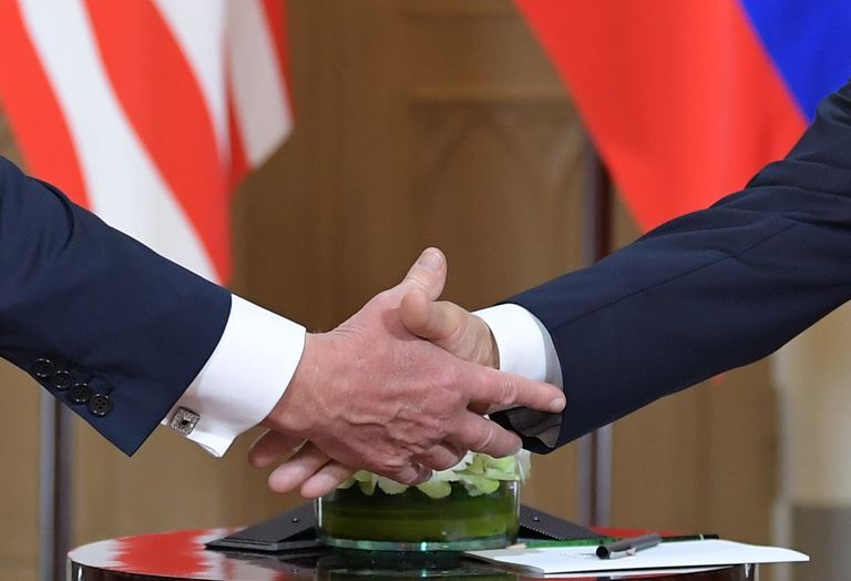 Во время встречи президента РФ Владимира Путина и президента США Дональда Трампа в президентском дворце в Хельсинки. 16 июля 2018 Во время встречи президента РФ Владимира Путина и президента США Дональда Трампа в президентском дворце в Хельсинки. 16 июля 2018