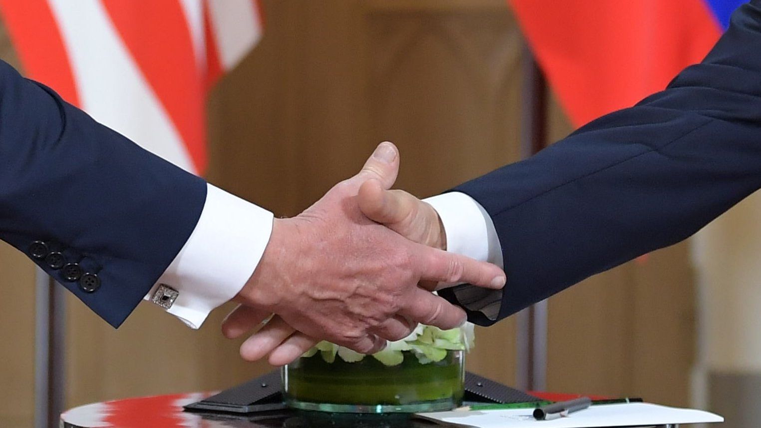 Во время встречи президента России Владимира Путина и президента США Дональда Трампа в президентском дворце в Хельсинки - РИА Новости, 1920, 12.08.2025
