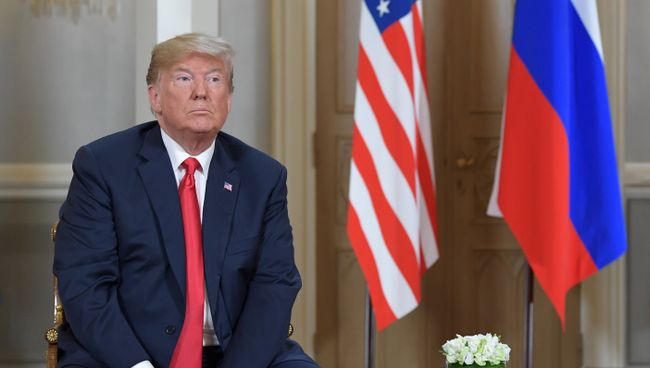 Президент США Дональд Трамп во время встречи с президентом РФ Владимиром Путиным в президентском дворце в Хельсинки. 16 июля 2018 Президент США Дональд Трамп во время встречи с президентом РФ Владимиром Путиным в президентском дворце в Хельсинки. 16 июля 2018