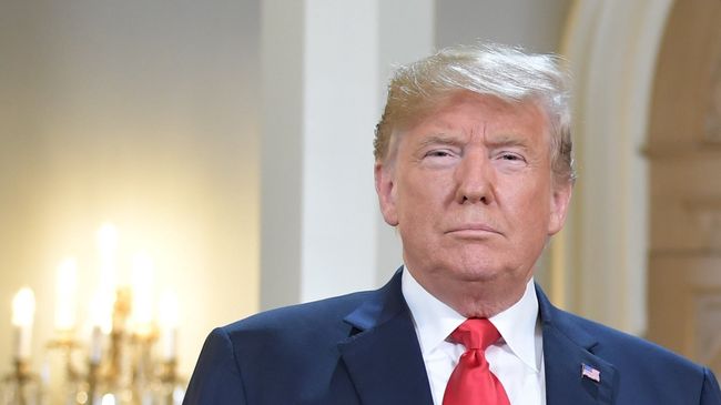 Президент США Дональд Трамп во время встречи с президентом РФ Владимиром Путиным в президентском дворце в Хельсинки. 16 июля 2018 Президент США Дональд Трамп во время встречи с президентом РФ Владимиром Путиным в президентском дворце в Хельсинки. 16 июля 2018
