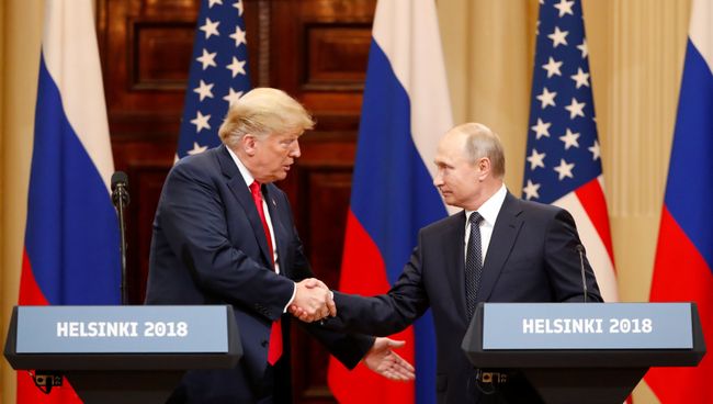 Президент РФ Владимир Путин и президент США Дональд Трамп во время пресс-конференции в Хельсинки. 16 июля 2018 Президент РФ Владимир Путин и президент США Дональд Трамп во время пресс-конференции в Хельсинки. 16 июля 2018