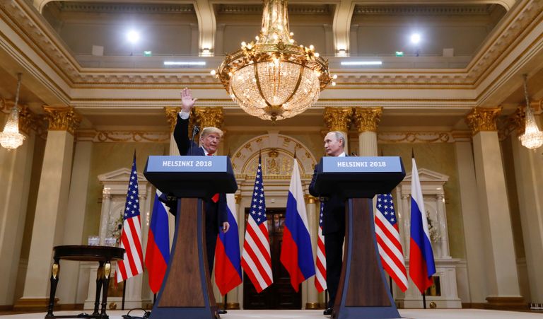 Президент РФ Владимир Путин и президент США Дональд Трамп во время пресс-конференции в Хельсинки. 16 июля 2018 Президент РФ Владимир Путин и президент США Дональд Трамп во время пресс-конференции в Хельсинки. 16 июля 2018