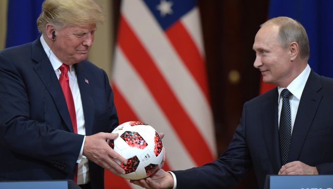 Президент РФ Владимир Путин и президент США Дональд Трамп во время пресс-конференции в Хельсинки. 16 июля 2018 Президент РФ Владимир Путин и президент США Дональд Трамп во время пресс-конференции в Хельсинки. 16 июля 2018