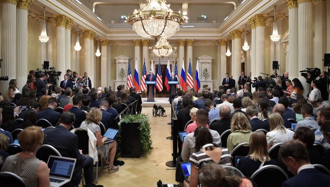 Президент РФ Владимир Путин и президент США Дональд Трамп во время пресс-конференции в Хельсинки. 16 июля 2018