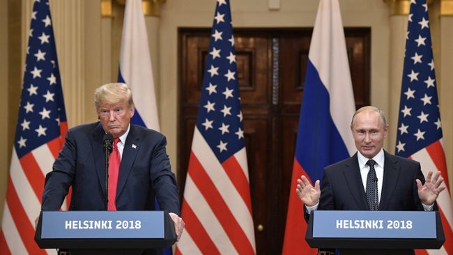 Президент РФ Владимир Путин и президент США Дональд Трамп на пресс-конференции по итогам встречи в Хельсинки. Архивное фото Президент РФ Владимир Путин и президент США Дональд Трамп на пресс-конференции по итогам встречи в Хельсинки. Архивное фото