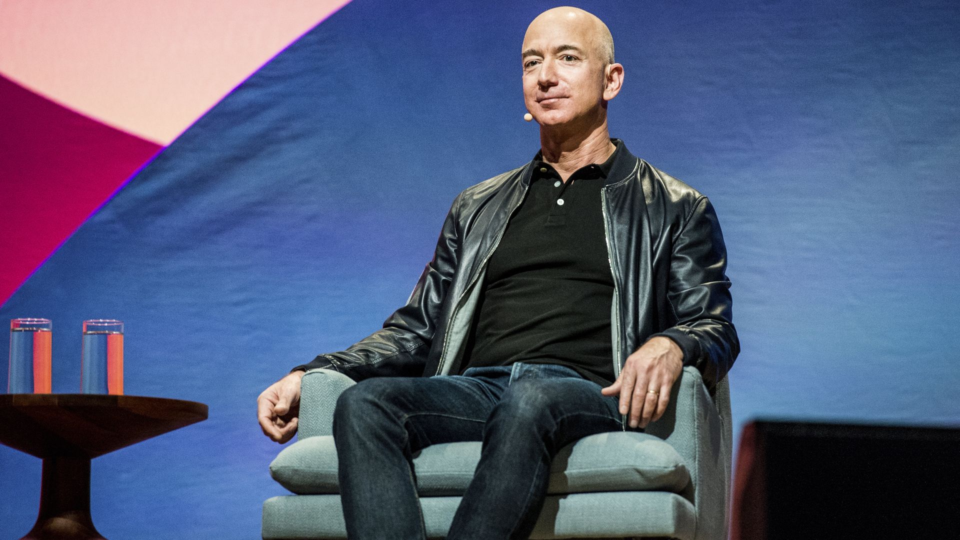 Генеральный директор Amazon Джефф Безос в Лос-Анджелесе - РИА Новости, 1920, 10.07.2021