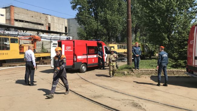 Сотрудники МЧС на месте взрыва баллона с пропаном в промышленной зоне в Калининском районе Санкт-Петербурга. 17 июля 2018 Сотрудники МЧС на месте взрыва баллона с пропаном в промышленной зоне в Калининском районе Санкт-Петербурга. 17 июля 2018