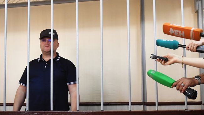 Бывший руководитель Главного следственного управления СК РФ по городу Москве Александр Дрыманов в Басманном суде Москвы. 17 июля 2018 Бывший руководитель Главного следственного управления СК РФ по городу Москве Александр Дрыманов в Басманном суде Москвы. 17 июля 2018